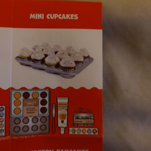 Miniverse make-it mini Target Food Favorites- Mini Cupcakes - Picture 5 of 6